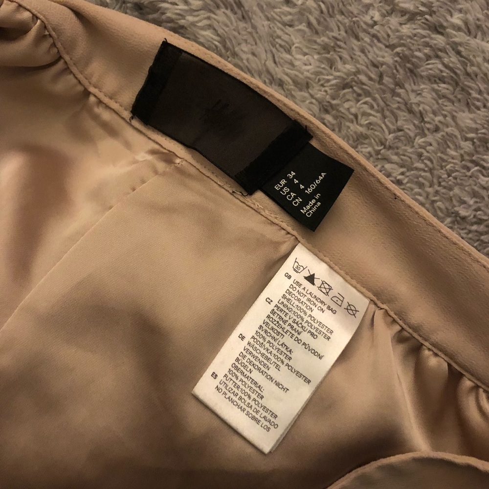H&M BEADED SHORTS - Picture 3 of 3